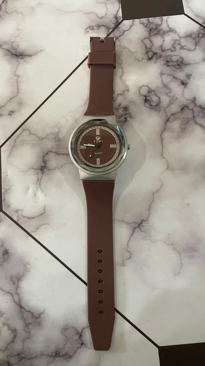 TOMI Luxury Brown Dial Quartz Analog Watch – Elegant Crystal Detail - Image 3